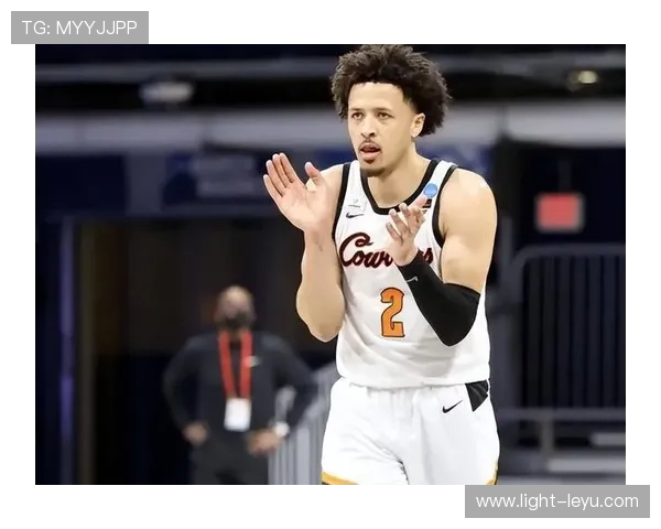 凯德·坎宁安利用挡拆创造更多三分机会，提升球队外围得分效率