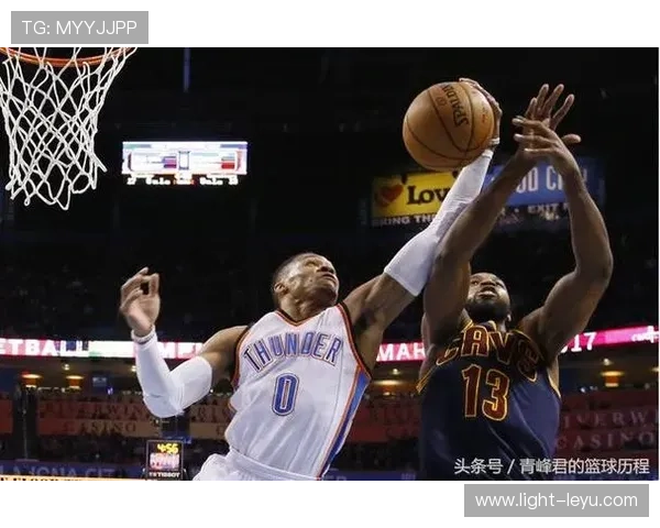 今季威少以挡拆组织换位提升效率，区别于巅峰单打