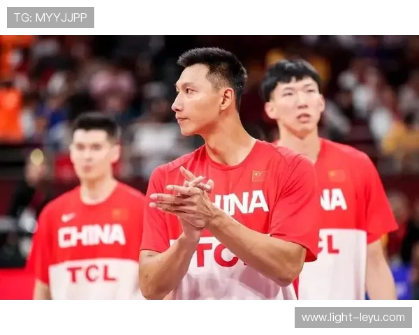 易建联家里那泳池，比咱们小区健身房还豪华，这生活真让人心慌