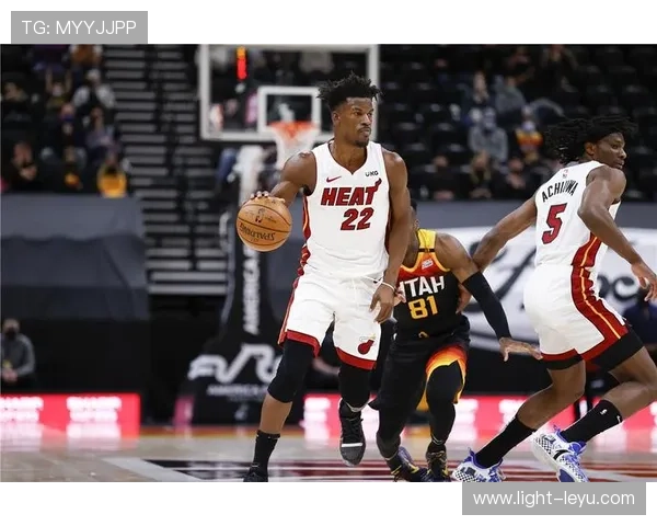 扎伊恩挡拆强突拉开防守，较伤前更利于外线空间