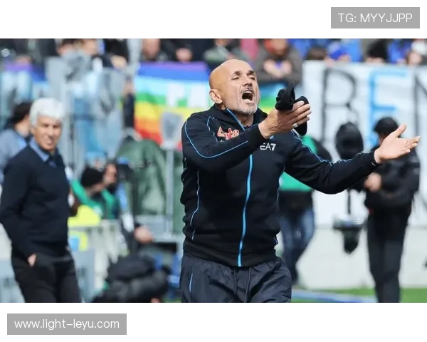 张伯伦无球空切主导内线，改变禁区攻防格局