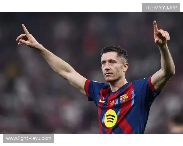 莱万是否依赖体系？战术角色与终结能力分析