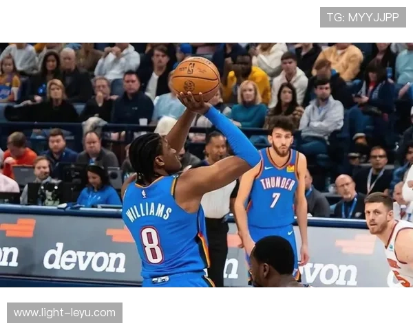 罗宾逊篮下封盖拉开对位差距为布伦森创造外线空间