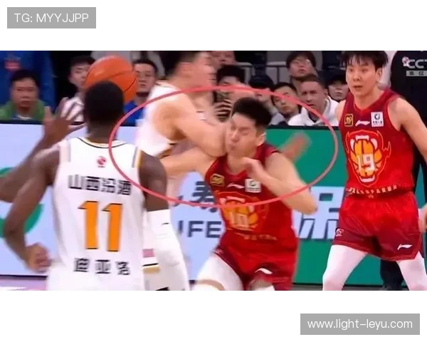 严重犯规判罚标准详解：为何裁判尺度差异大引争议