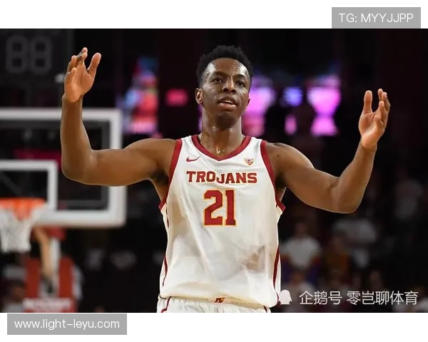 克里斯·韦伯利用挡拆提升中距离效率，区别于同代内线的得分模式